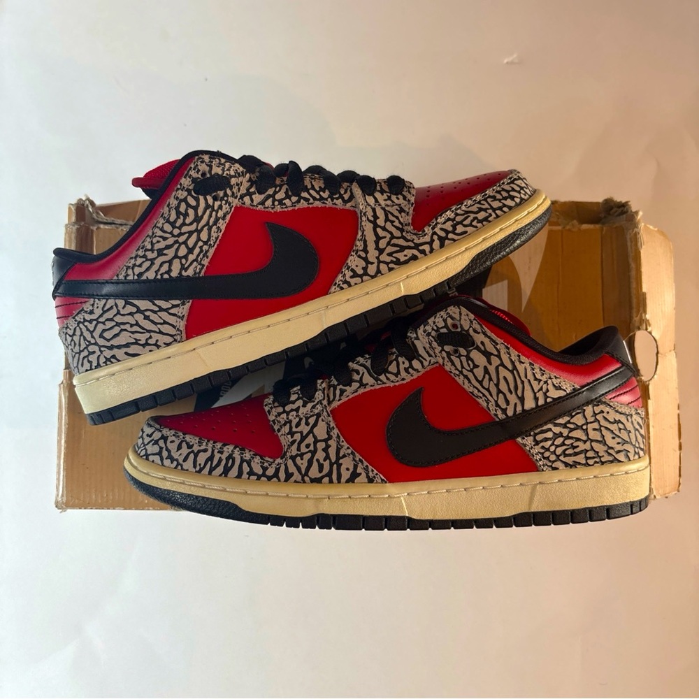Supreme x Nike SB Dunk Low ‘Red Cement’ 2012 Men’s 9 Sneakers 313170-600 VNDS